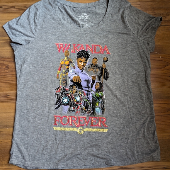 Marvel Tops - NWOT Gray Marvel Wakanda Forever Women's T-Shirt